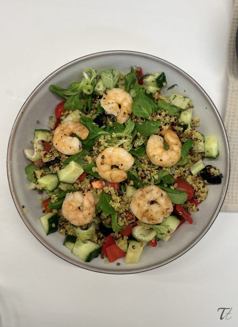 Frissítő nyári tál – quinoa saláta garnélával, citrommal és kaporral 🍋🍤 12 IMG 1303 scaled e1749017183819