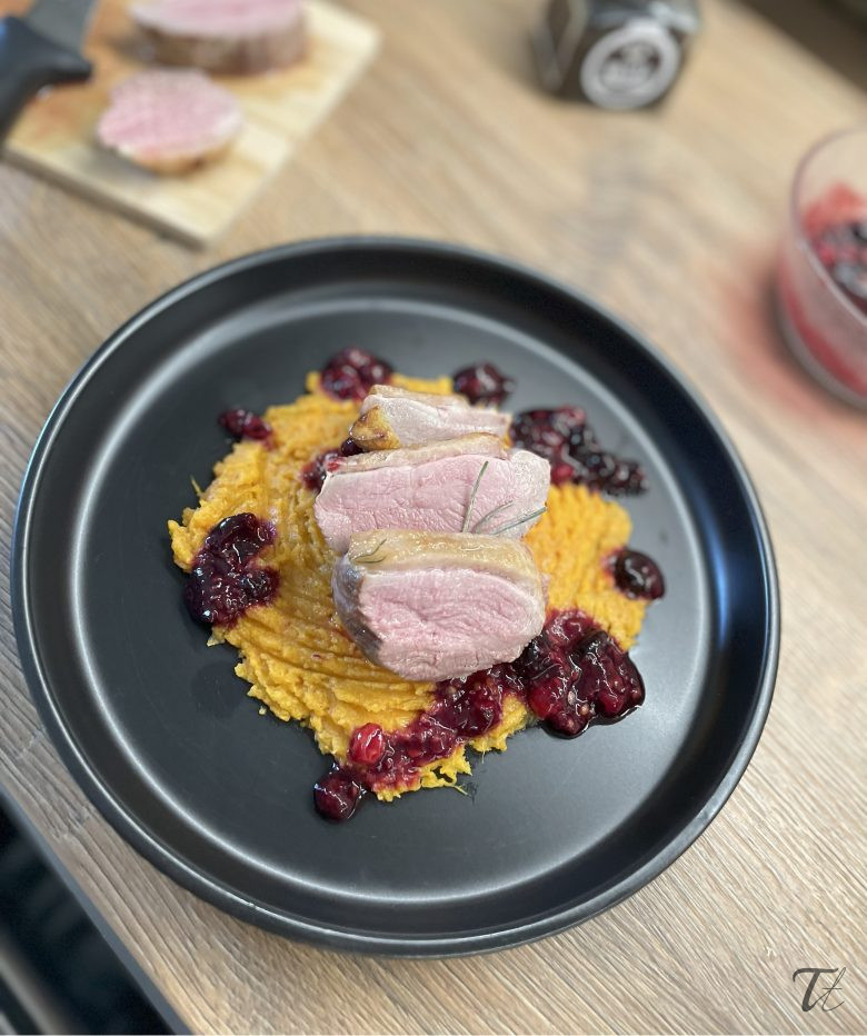 Rozé kacsamell édesburgonya-pürével és erdei gyümölcs mártással 🦆🍠 13 tt IMG 4424 250813 024817