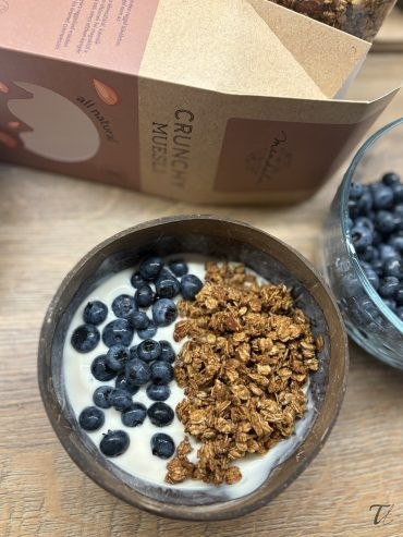 Növényi joghurt granolával és áfonyával 🥥
