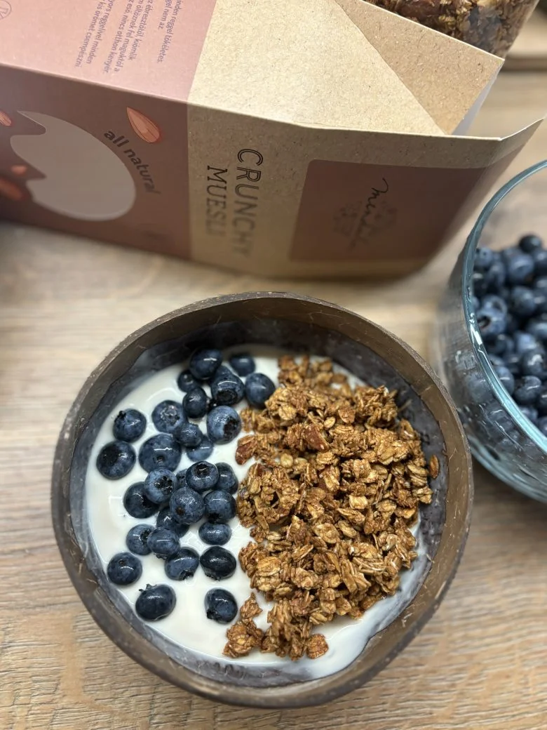 Növényi joghurt granolával és áfonyával 🥥 14 tt IMG 5117 250903 122602