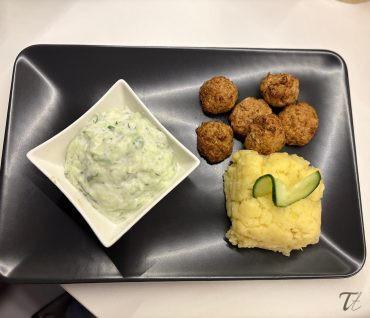 Ropogós és könnyű: cukkinis tonhalfasírt tojás nélkül, fokhagymás tzazikivel felturbózva 🐟🥒 1 tt IMG 5406 250908 121154