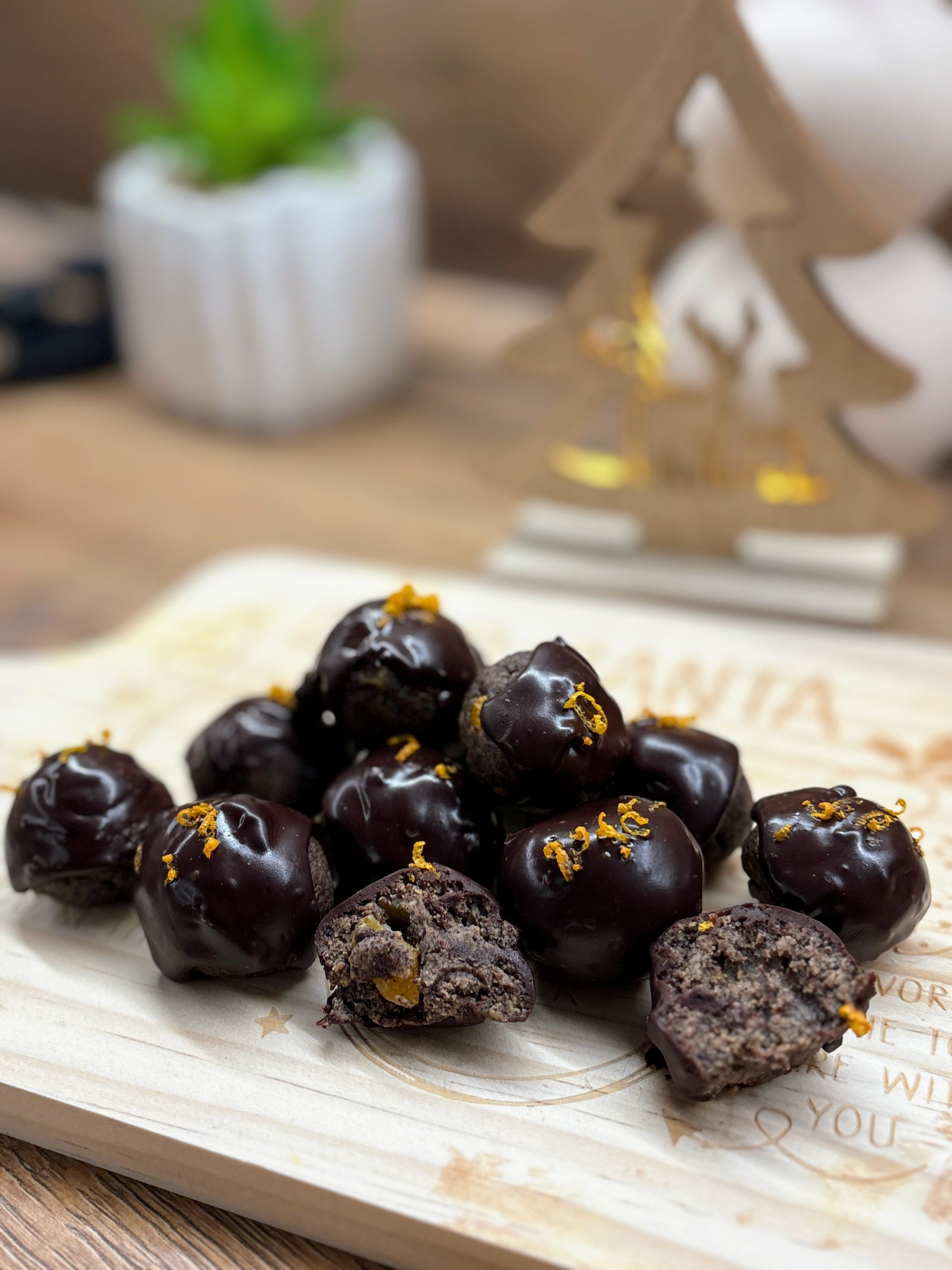 Karácsonyba harapós csokigolyók mákkal és kandírozott naranccsal 1 tt IMG 9108 251209 040117