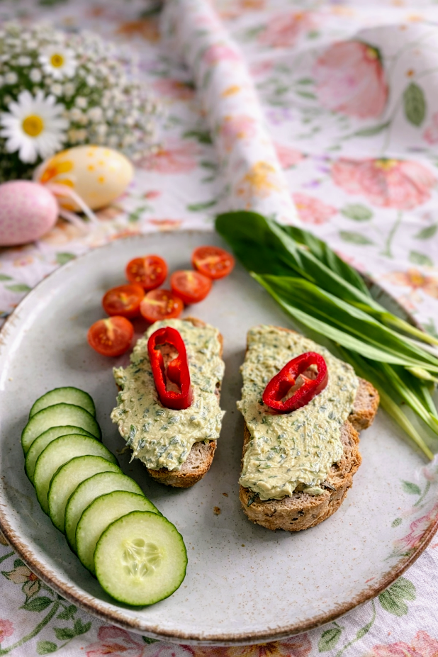A kedvenc tavaszi krémem: medvehagymás tofu „sajtkrém” 12 A kedvenc tavaszi krémem: medvehagymás tofu „sajtkrém”